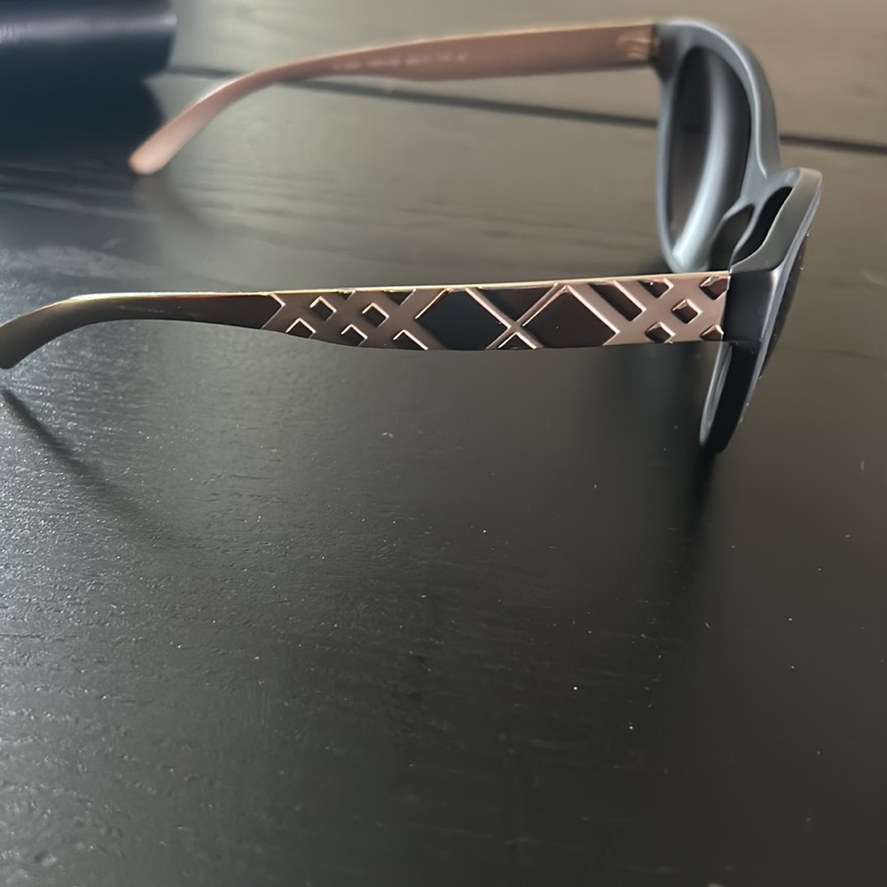 Burberry Sunglasses - Picture 4 of 8